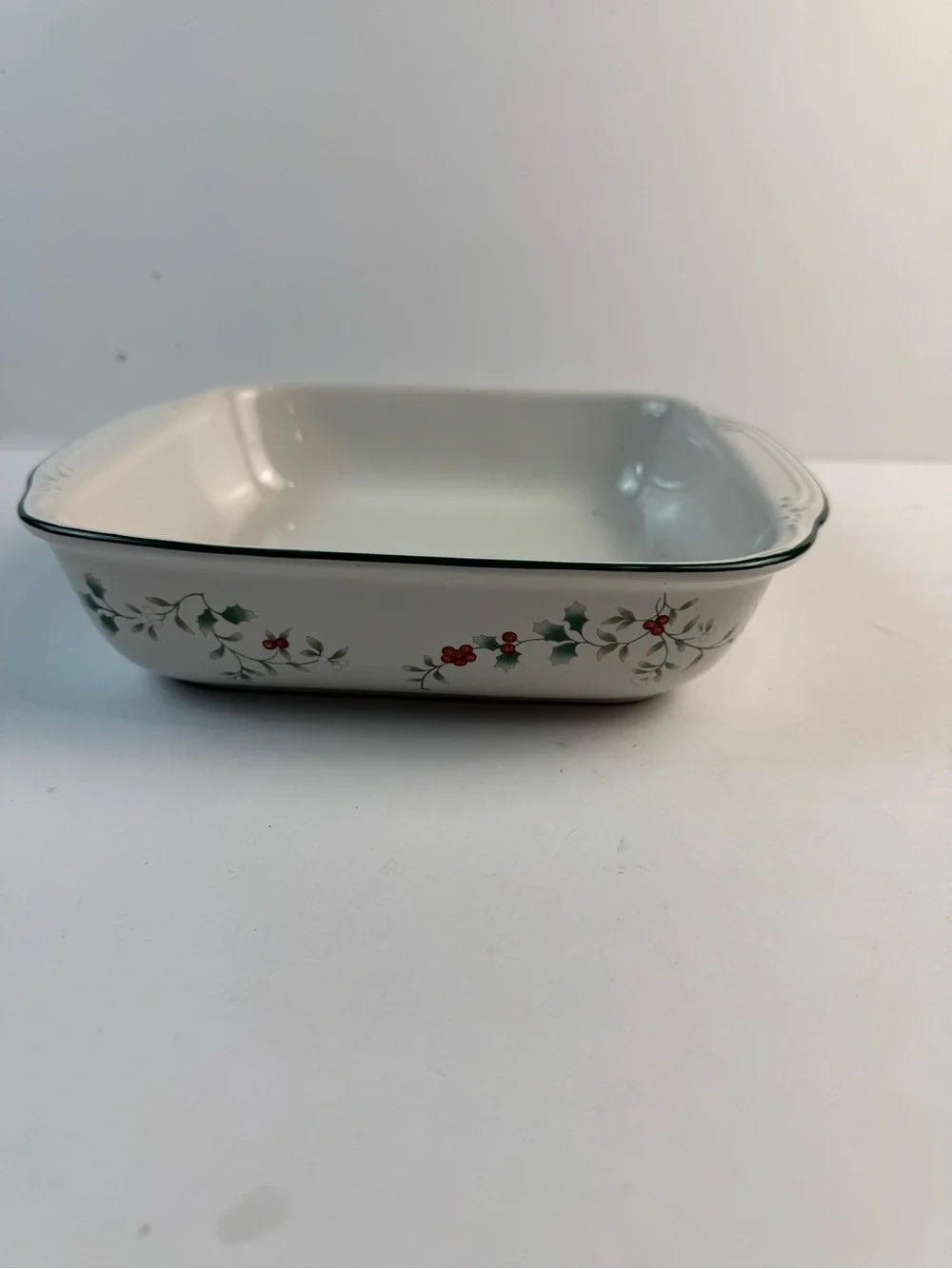 Pfaltzgraff White Square winterberry baking dish